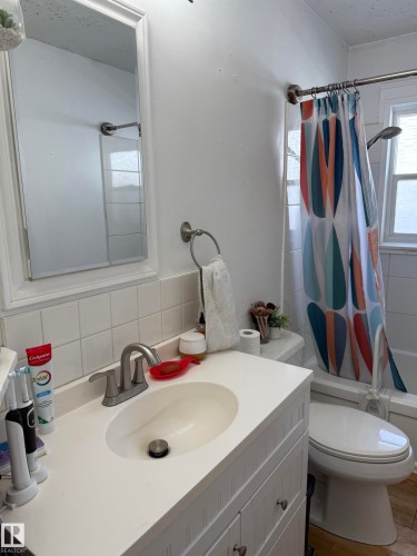 12131 65 Street, Edmonton, AB - Indoor Photo Showing Bathroom