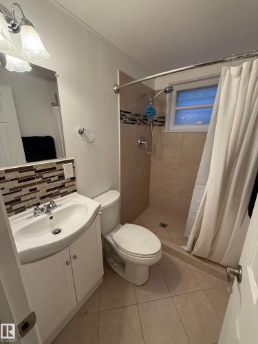 12131 65 Street, Edmonton, AB - Indoor Photo Showing Bathroom