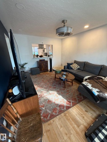 12131 65 Street, Edmonton, AB - Indoor Photo Showing Living Room
