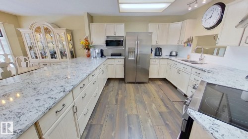 47 1130 Falconer Road, Edmonton, AB - Indoor Photo Showing Kitchen