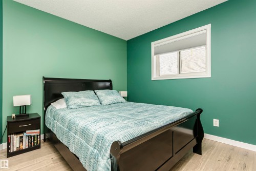 Bedroom featuring a textured ceiling and wood finished floors - 8 Lafond Drive, Tofield, AB - Indoor Photo Showing Bedroom