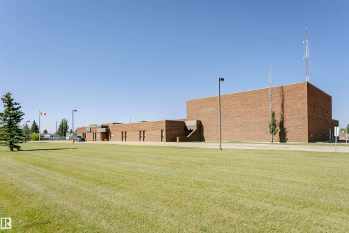 View of property's community featuring a lawn - 8 Lafond Drive, Tofield, AB - Outdoor