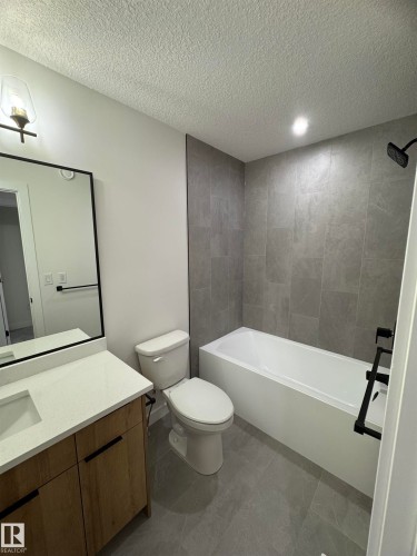3174 Magpie Way Nw, Edmonton, AB - Indoor Photo Showing Bathroom