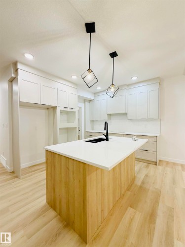 3154 Magpie Way, Edmonton, AB - Indoor Photo Showing Other Room