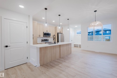 7 Cobblestone Gate, Spruce Grove, AB - Indoor Photo Showing Kitchen With Upgraded Kitchen