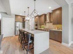 4162 CHARLES Link  Edmonton, AB T6W 3H1