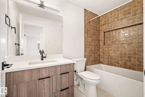 7095 Kiviaq Crescent, Edmonton, AB - Indoor Photo Showing Bathroom