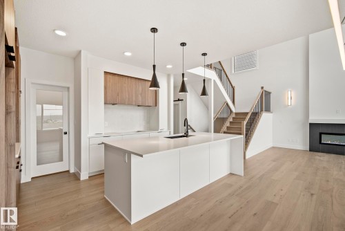 7095 Kiviaq Crescent, Edmonton, AB - Indoor Photo Showing Kitchen With Upgraded Kitchen