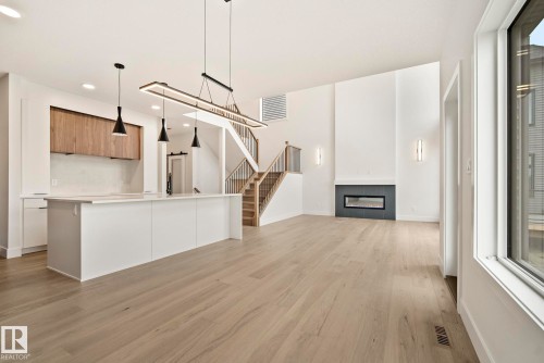 7095 Kiviaq Crescent, Edmonton, AB - Indoor Photo Showing Kitchen