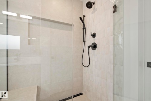 7095 Kiviaq Crescent, Edmonton, AB - Indoor Photo Showing Bathroom