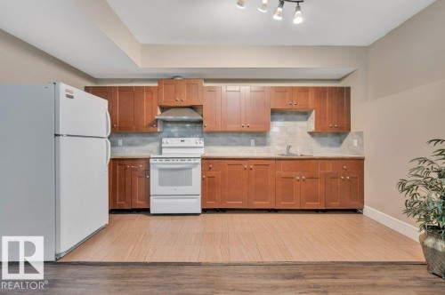 6221 167A Avenue, Edmonton, AB - Indoor Photo Showing Kitchen