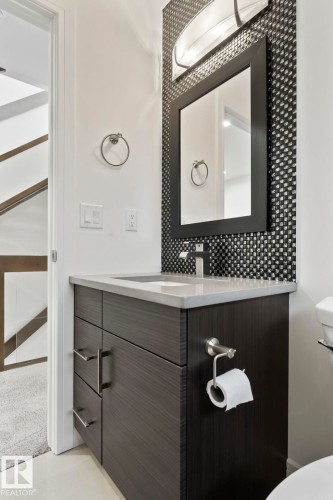 14041 101A Avenue, Edmonton, AB - Indoor Photo Showing Bathroom
