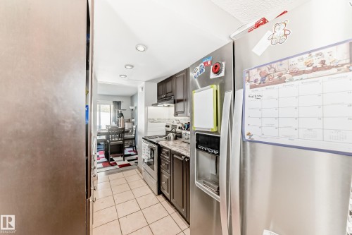 53 Lakewood Village, Edmonton, AB - Indoor Photo Showing Kitchen