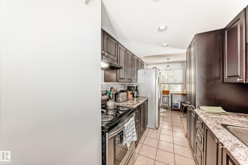 53 Lakewood Village, Edmonton, AB - Indoor Photo Showing Kitchen