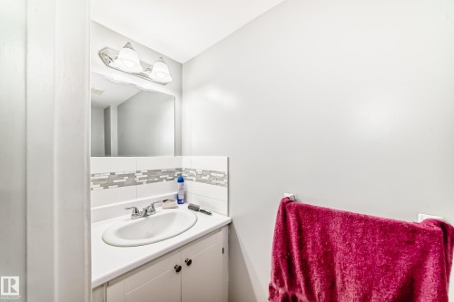 53 Lakewood Village, Edmonton, AB - Indoor Photo Showing Bathroom