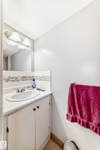 53 Lakewood Village, Edmonton, AB - Indoor Photo Showing Bathroom