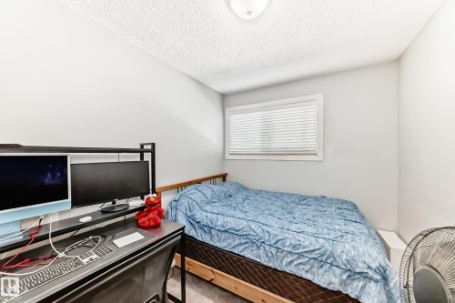 53 Lakewood Village, Edmonton, AB - Indoor Photo Showing Bedroom