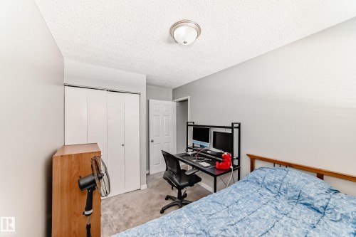 53 Lakewood Village, Edmonton, AB - Indoor Photo Showing Bedroom