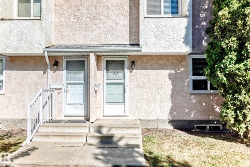 53 Lakewood Village, Edmonton, AB - Outdoor