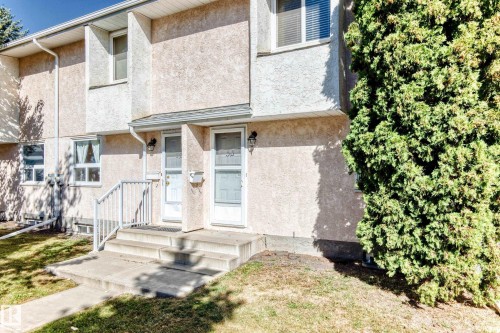 53 Lakewood Village, Edmonton, AB - Outdoor