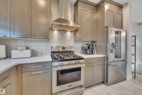 804 Berg Loop, Leduc, AB - Indoor Photo Showing Kitchen