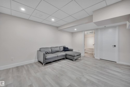 804 Berg Loop, Leduc, AB - Indoor