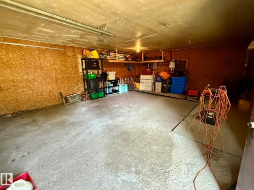13320 139 Street, Edmonton, AB - Indoor Photo Showing Garage