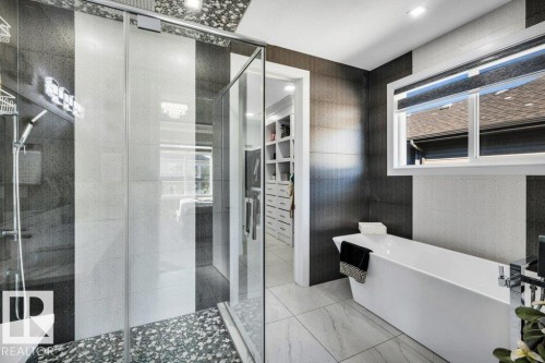 4405 Triomphe Gate, Beaumont, AB - Indoor Photo Showing Bathroom