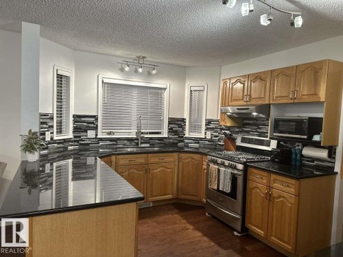 10020 97 Avenue, Edmonton, AB - Indoor Photo Showing Kitchen