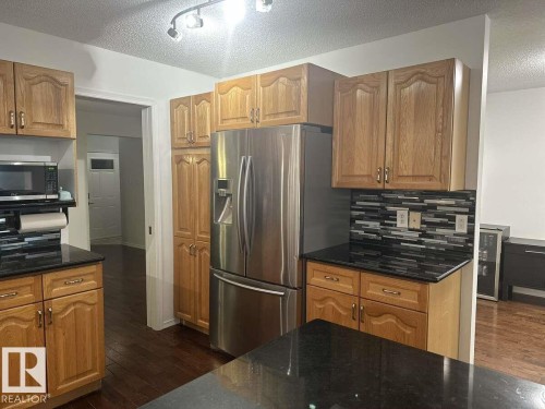 10020 97 Avenue, Edmonton, AB - Indoor Photo Showing Kitchen