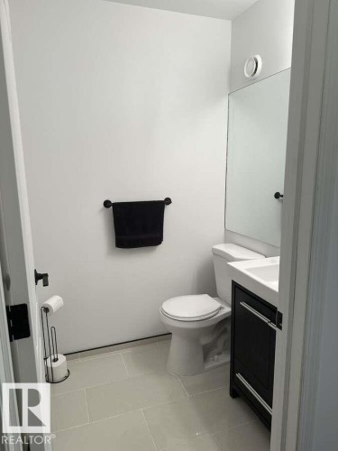 10020 97 Avenue, Edmonton, AB - Indoor Photo Showing Bathroom
