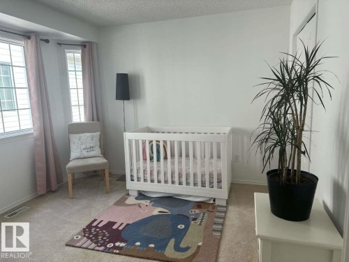 10020 97 Avenue, Edmonton, AB - Indoor Photo Showing Bedroom