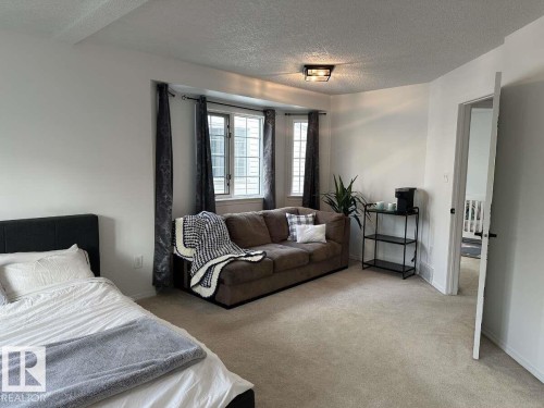 10020 97 Avenue, Edmonton, AB - Indoor Photo Showing Bedroom