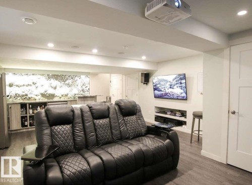 10020 97 Avenue, Edmonton, AB - Indoor