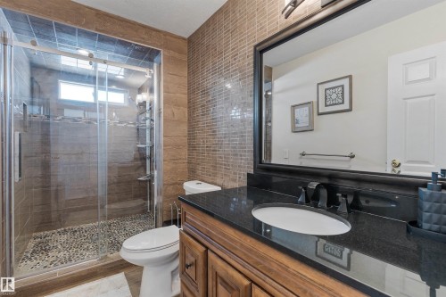 12803 47 Street, Edmonton, AB - Indoor Photo Showing Bathroom