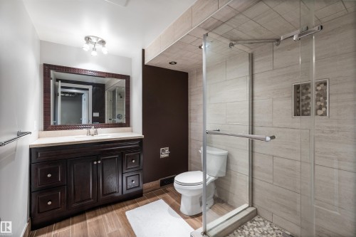 12803 47 Street, Edmonton, AB - Indoor Photo Showing Bathroom