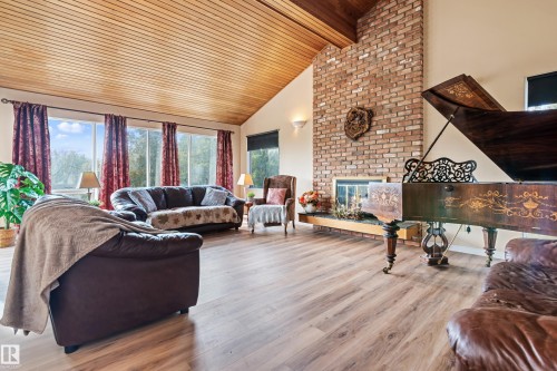 29 26123 TWP RD 511  Rural Parkland County, AB T7Y 1B9