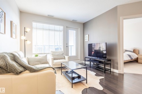 307 5151 Windermere Boulevard Nw, Edmonton, AB - Indoor Photo Showing Living Room