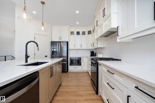181 20212 Township Road 510, Rural Strathcona County, AB - Indoor Photo Showing Kitchen With Upgraded Kitchen