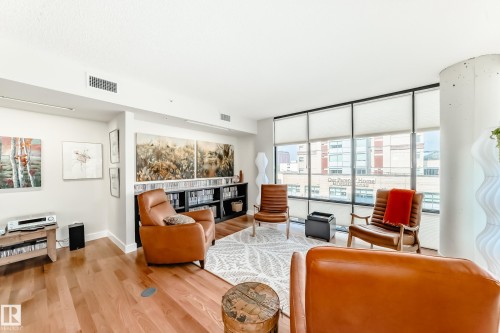 404 10028 119 Street, Edmonton, AB - Indoor Photo Showing Living Room