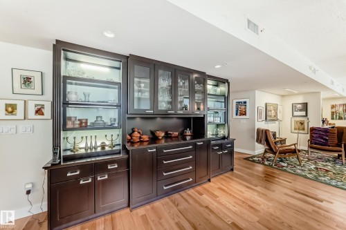 404 10028 119 Street, Edmonton, AB - Indoor