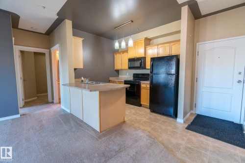 118 16807 100 Avenue, Edmonton, AB - Indoor Photo Showing Kitchen