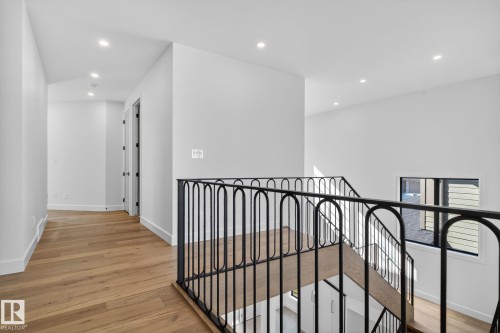 4706 Knight Close, Edmonton, AB - Indoor Photo Showing Other Room