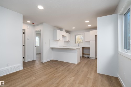 9540 148 Street, Edmonton, AB - Indoor Photo Showing Kitchen