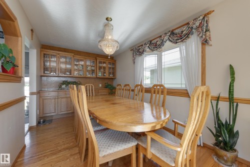 7512 129A Avenue Nw, Edmonton, AB - Indoor Photo Showing Dining Room