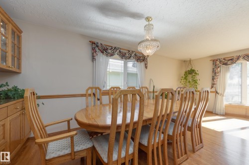 7512 129A Avenue Nw, Edmonton, AB - Indoor Photo Showing Dining Room