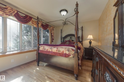 7512 129A Avenue Nw, Edmonton, AB - Indoor Photo Showing Bedroom