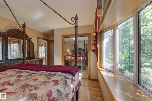 7512 129A Avenue Nw, Edmonton, AB - Indoor Photo Showing Bedroom