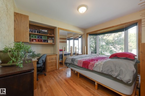 7512 129A Avenue Nw, Edmonton, AB - Indoor Photo Showing Bedroom