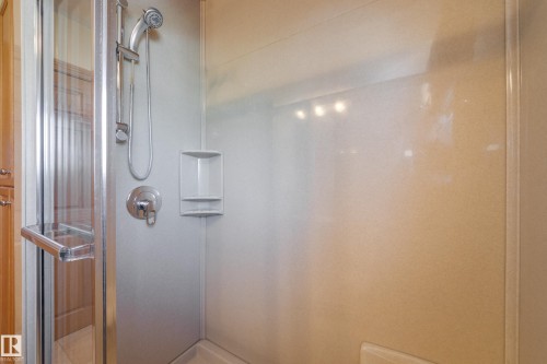 7512 129A Avenue Nw, Edmonton, AB - Indoor Photo Showing Bathroom